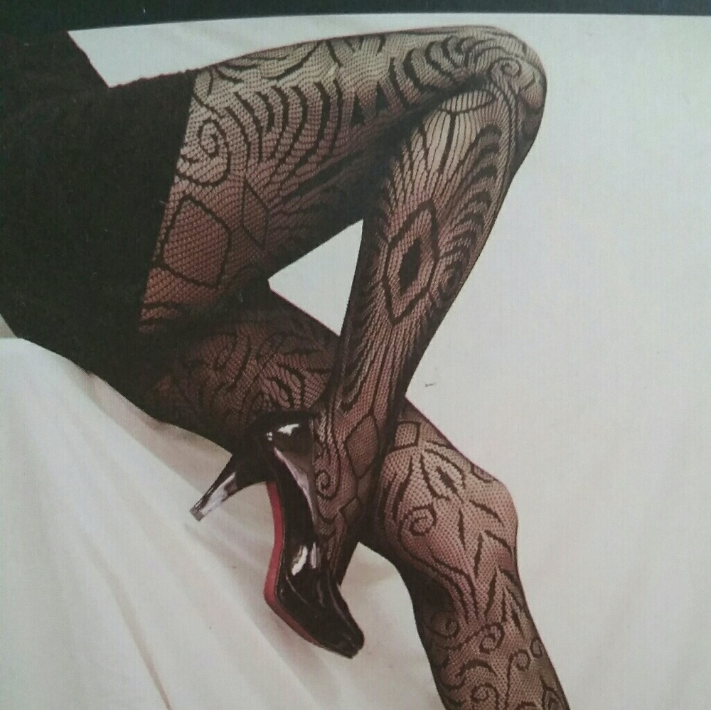 NUNU Legwear Fishnet Panty Hose Leggings